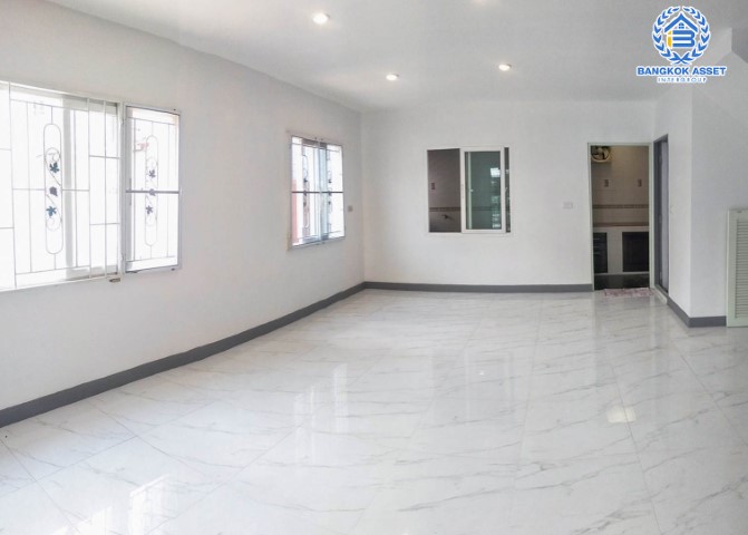 ทาวน์เฮ้าส์มือสองกรุงเทพมหานคร โครงการ เดอะคอนเนค3 ดอนเมือง #หลังมุม บนเนื้อที่กว้างขวางถึง 27 ตร.ว. ฟังก์ชัน 3 ห้องนอน 2 ห้องน้ำ 1 ที่จอดรถ รีโนเวทใหม่ พร้อมอยู่ ทำเลใกล้สนามบินดอนเมือง, รถไฟฟ้าสายสีแดง "สถานีดอนเมือง" และทางด่วน...